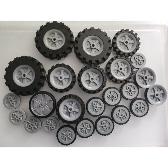 24 Knex Wheels Tires Hubs Pulleys Assorted Sizes K'NEX Pieces Lot - Picture 1 of 2